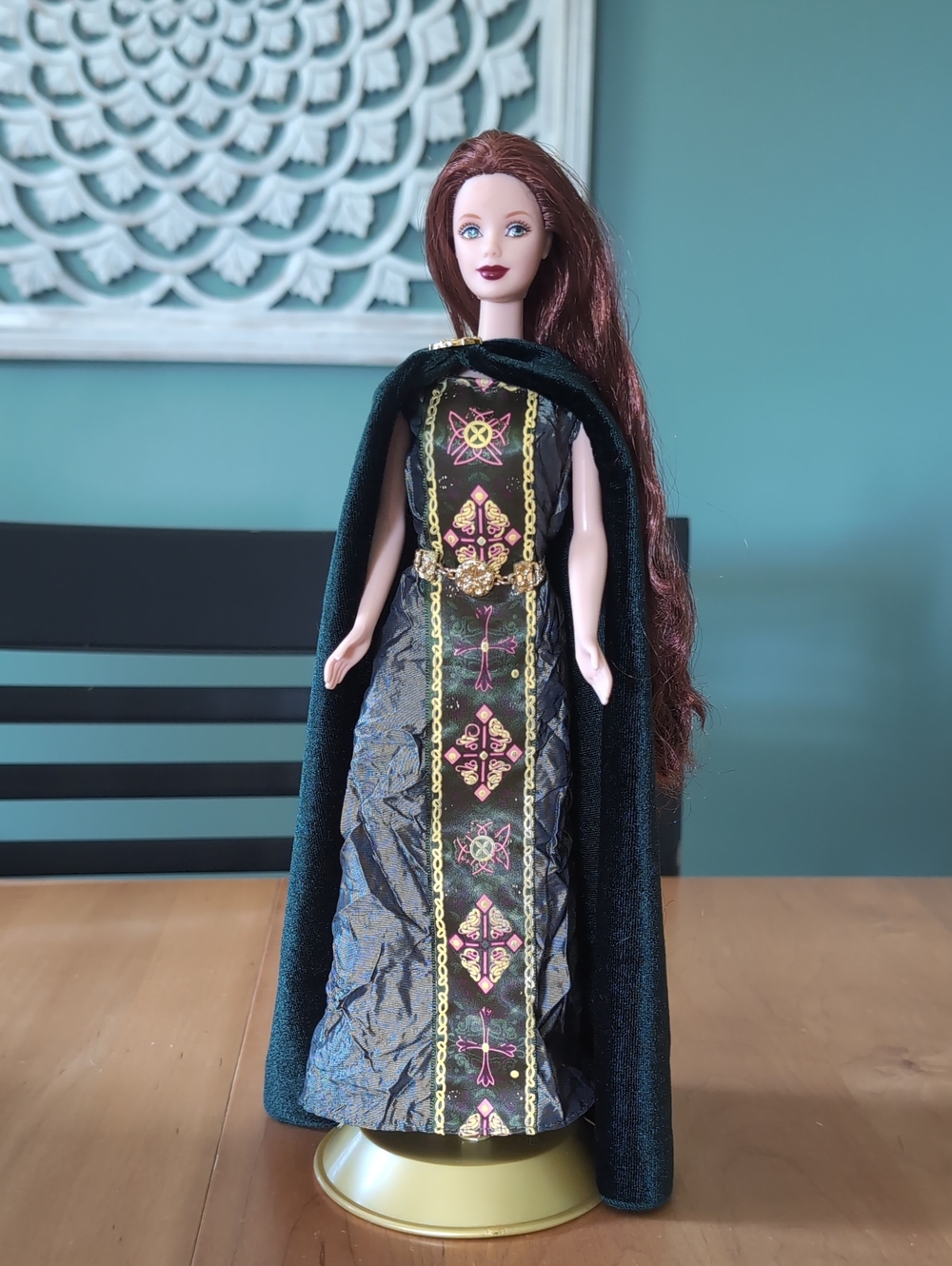 Dolls Of The World Princess Of Ireland Barbie - Picture 3 of 7
